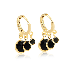 BRINCO-DE-ARGOLA-COM-TRES-ZIRCONIAS-NEGRAS-BANHADO-A-OURO